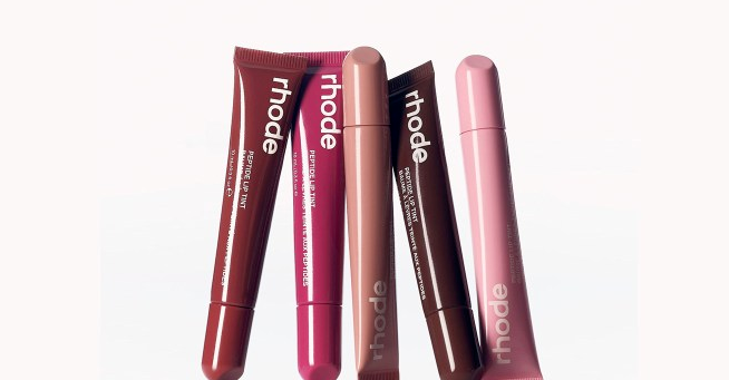 北美美妆黑马Rhode年销1.32亿美元！Z世代唇蜜每秒售出36支成社交货币