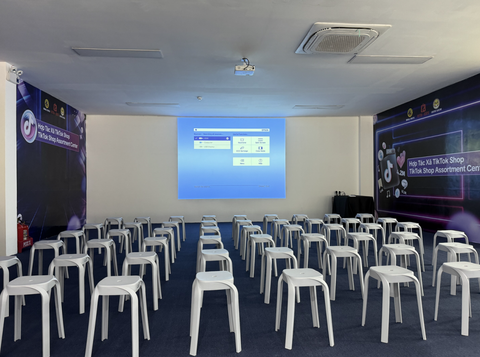 越南首家TikTok授权的线下选品中心，他来了！