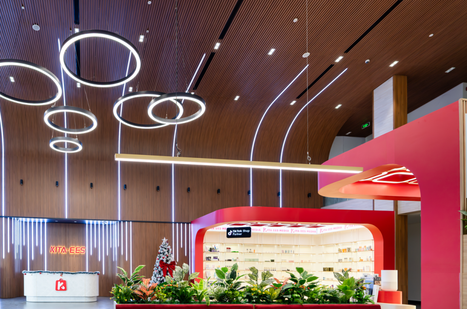 越南首家TikTok授权的线下选品中心，他来了！