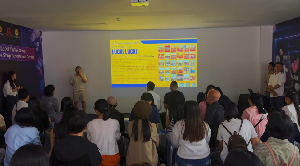 越南首家TikTok授权的线下选品中心，他来了！