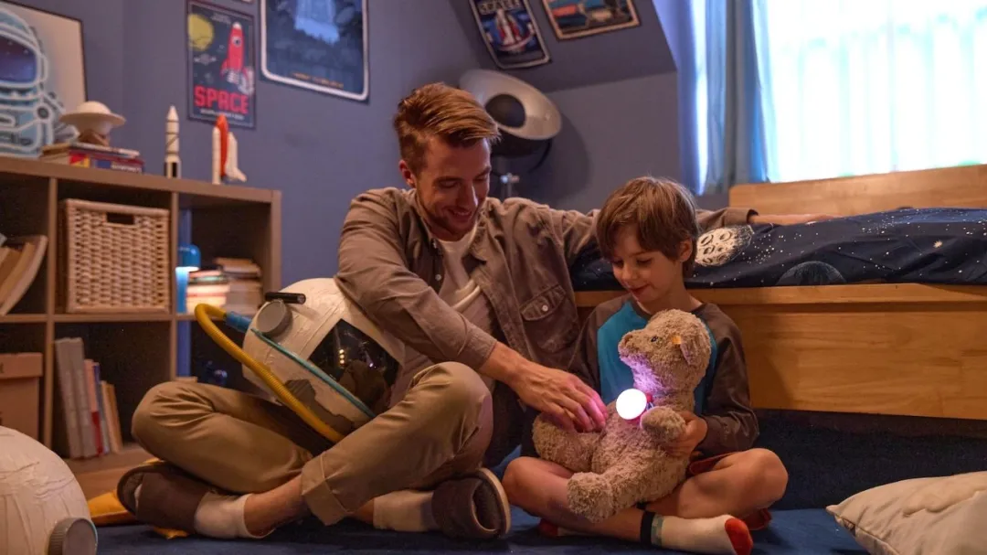 深圳AI玩具品牌Haivivi出海半年售25万台：BubblePal挂件玩具融合AIGC与IP授权，年销售额破亿