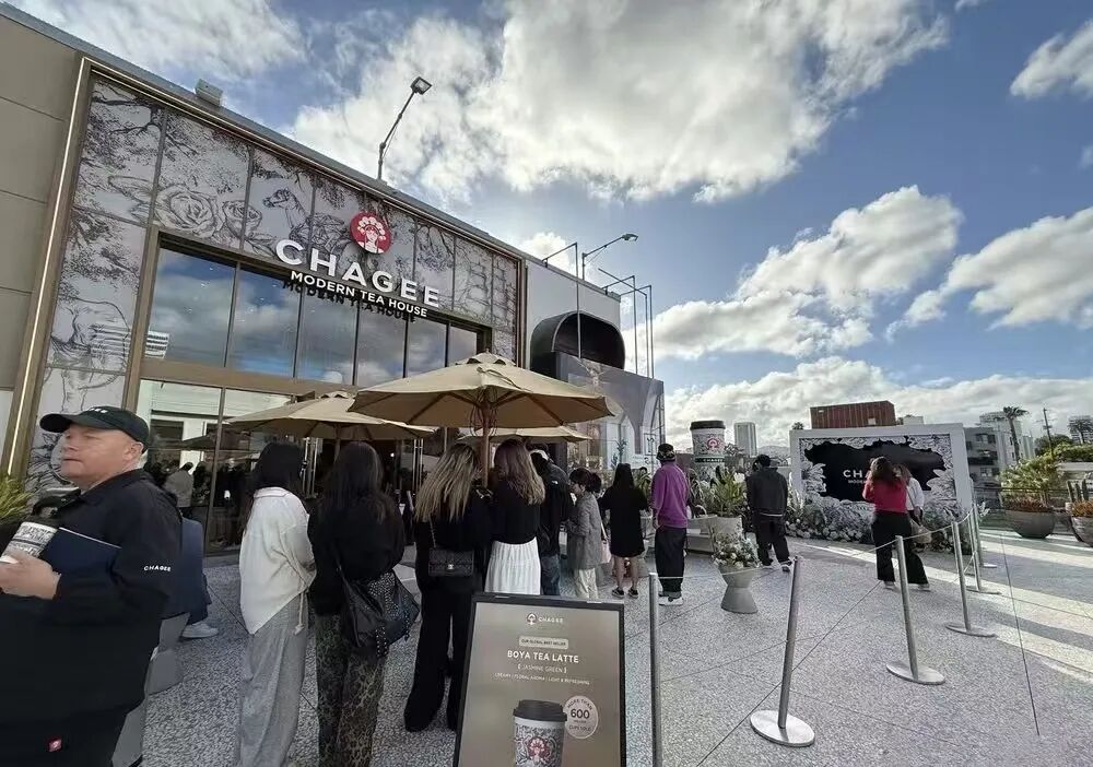 从40元茶饮到三倍溢价：中国品牌打破"低价出海"魔咒