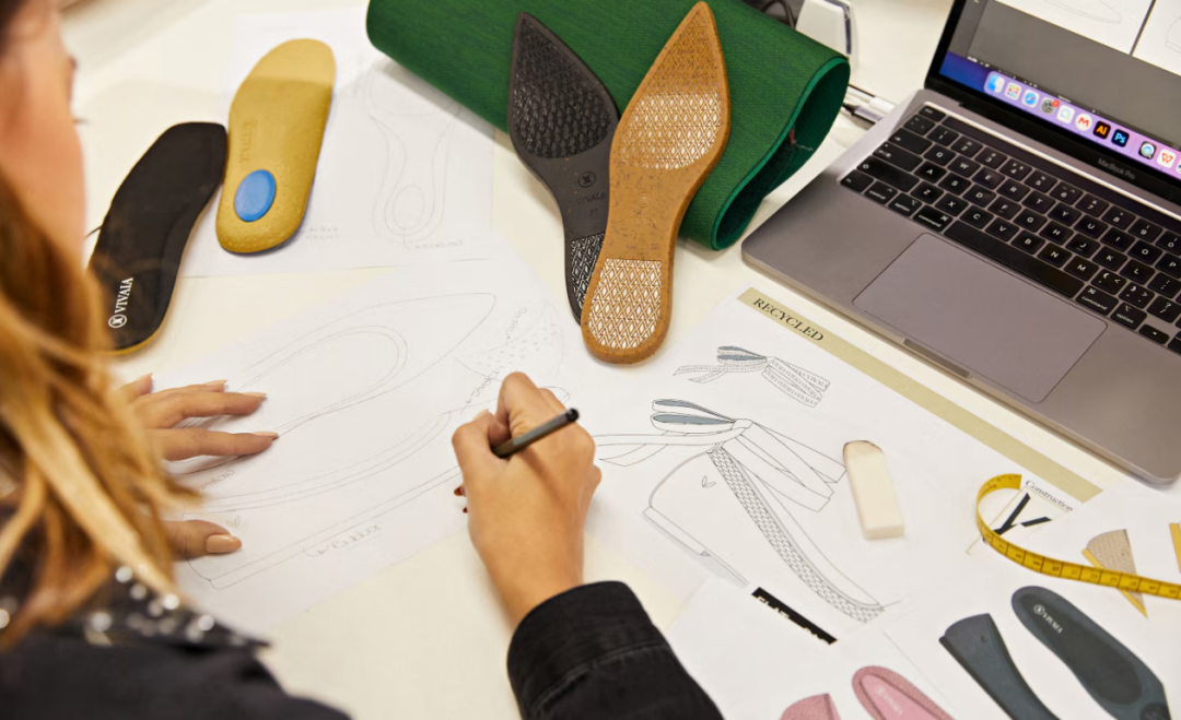 6个塑料瓶做出来的鞋，一双至少卖1万